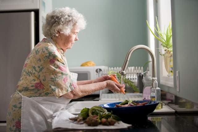 Featured image for post: Alzheimer’s Care Options for Elders Today