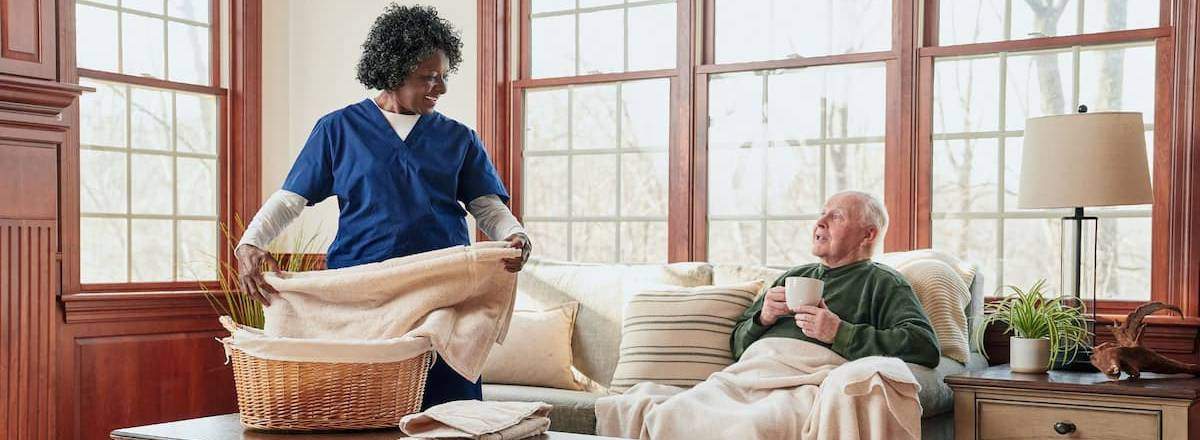 Featured image for post: How to Help an Elderly Parent Who Refuses to Bathe